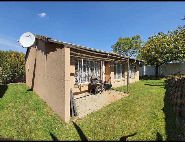 3 BEDROOM SIMPLEX FOR SALE IN COUNTRY VIEW